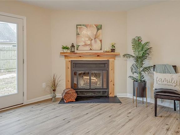 4th image of 1133 Hubbell Dr