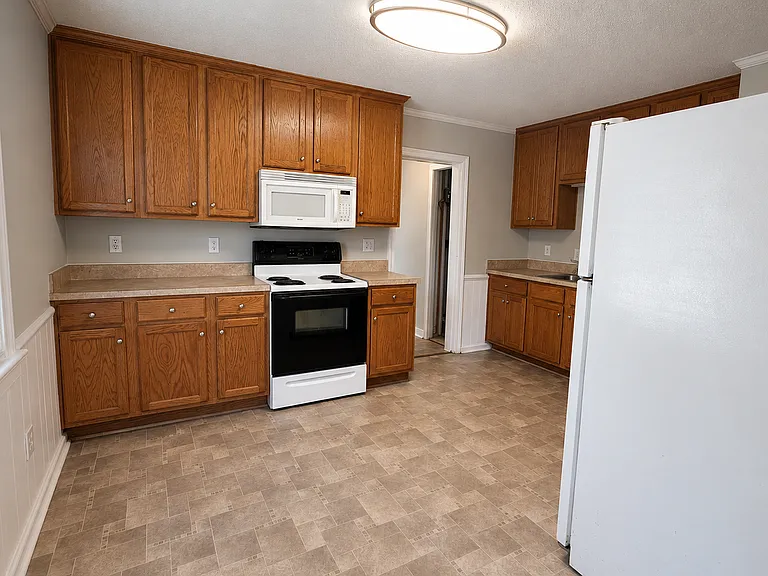 24 Cavalier Rd — Photo 3
