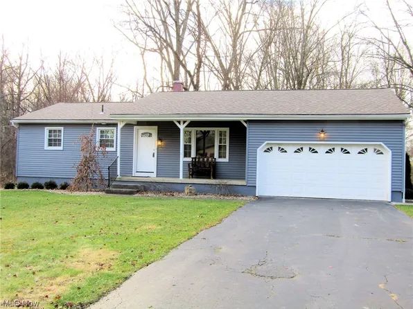 520 Sawmill Run Dr, Canfield, OH 44406