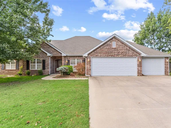 1923 Rolling Hills Dr, Bartlesville, OK 74006