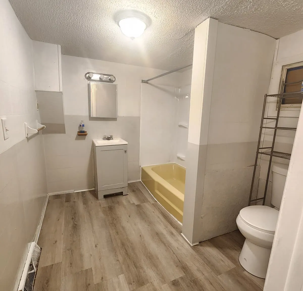 3 bed, 1.5 bath, $1,250 — Photo 3