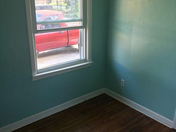 2nd image of 4922 Grandview Dr