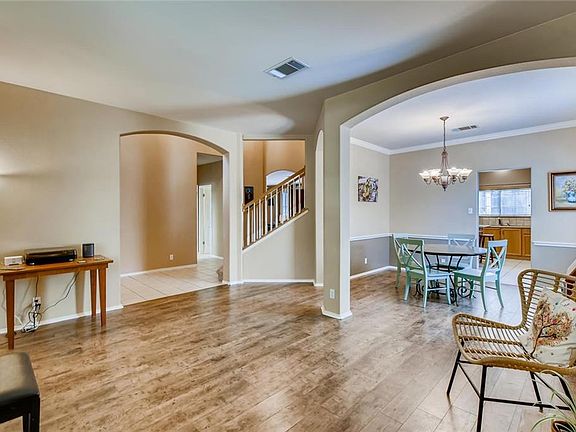 4th image of 1607 Country Squire Dr