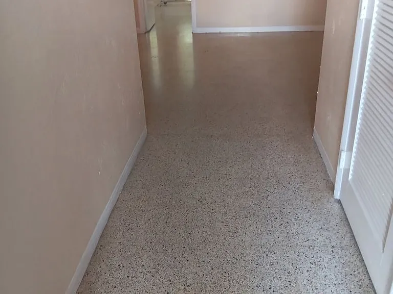 The Milano Manor Apartments — Photo 11