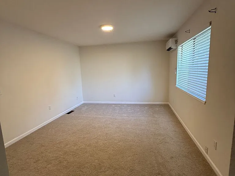 422 Occidental Cir — Photo 17