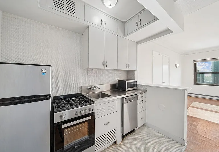 The Deco North Lake Shore — Photo 100