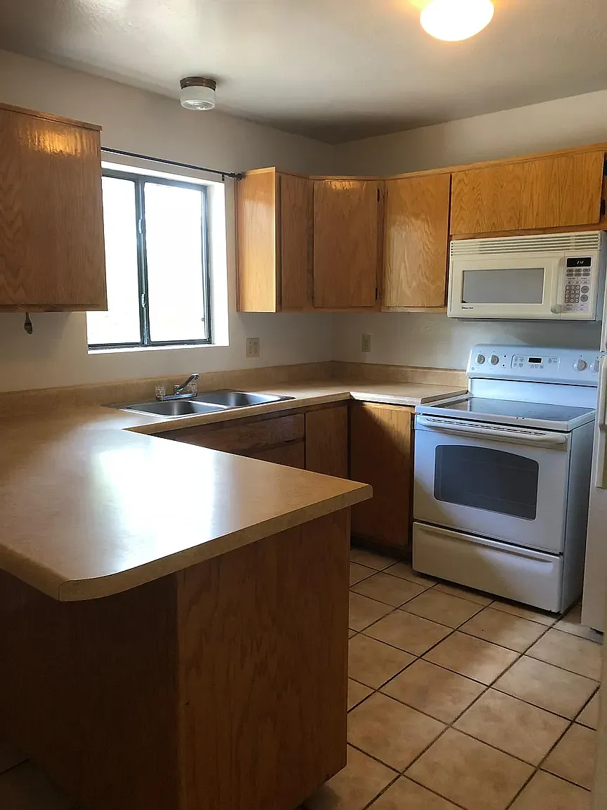 4 bed, 1512 sqft, $2,500 — Photo 2