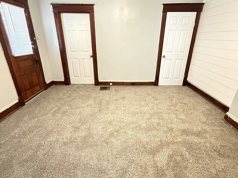 2422 Warren St — Photo 6