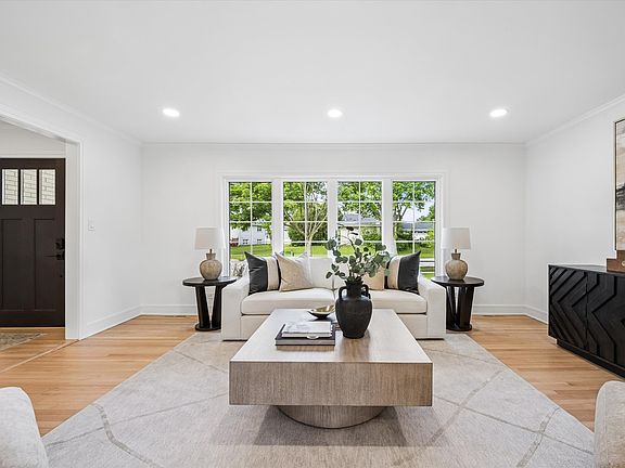 3rd image of 7825 Stratford Pl