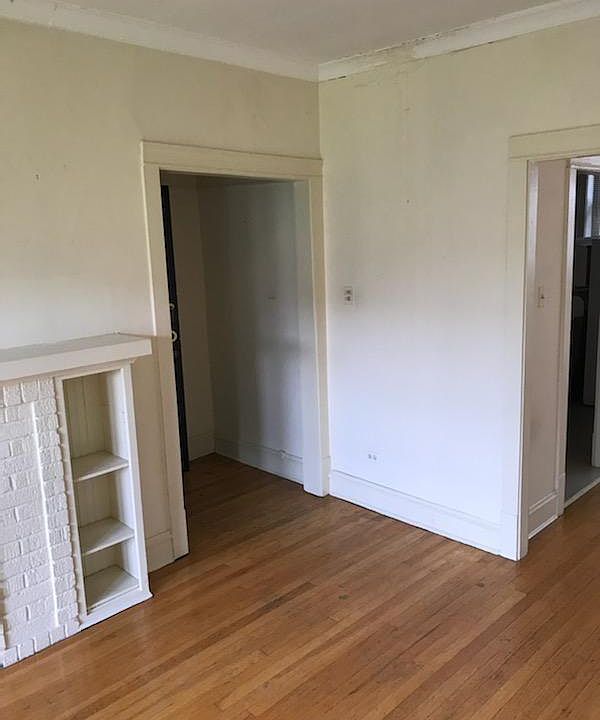 2nd image of 1527 W Carmen Ave #1
