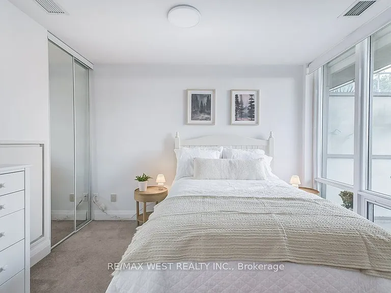 1 Bedford Rd #818 — Photo 19