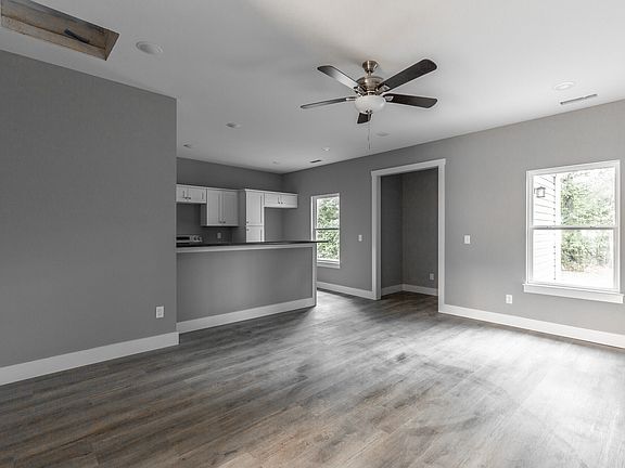 4th image of 4718 Metro Park Ln
