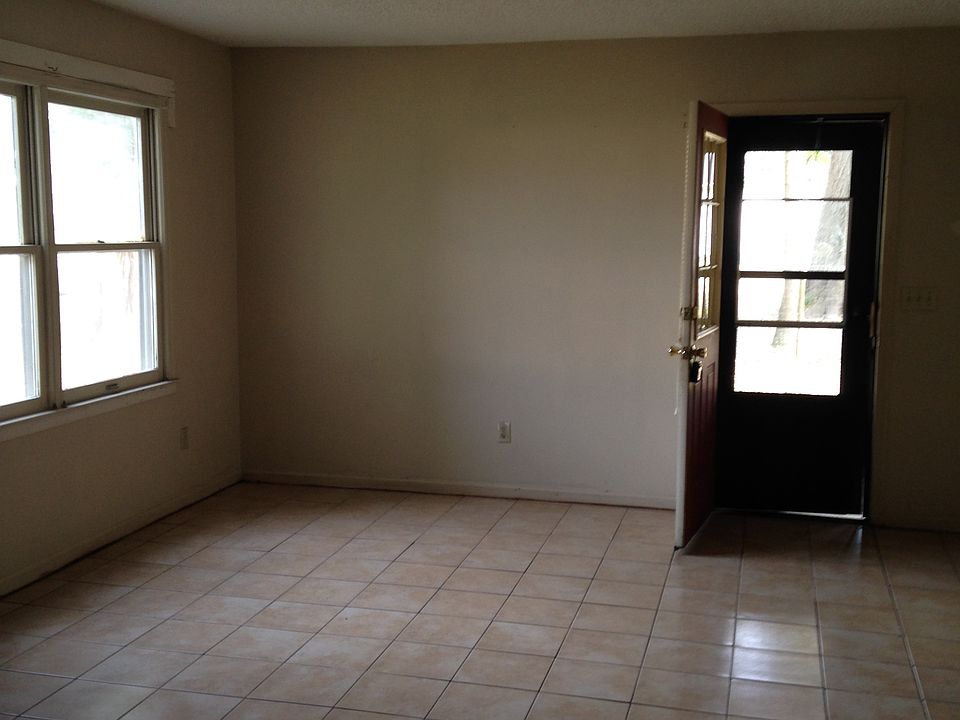 2nd image of 1715 Hampton St
