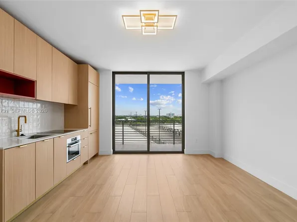 90 NE 32nd St, Miami, FL