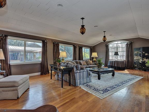 5th image of 1677 Zinnia Ln