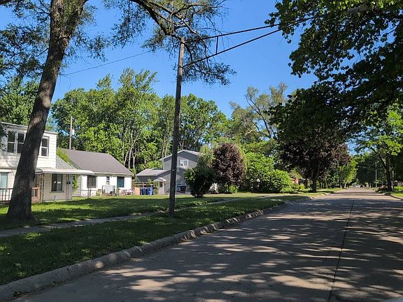 5th image of 24055 Cunningham Ave