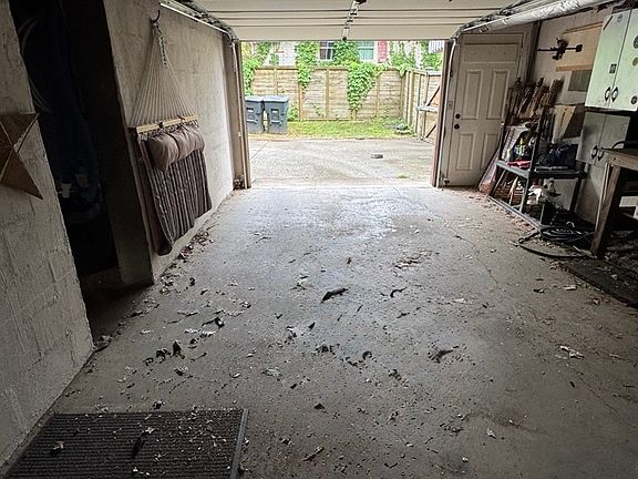 5th image of 568 Whispering Hills Dr