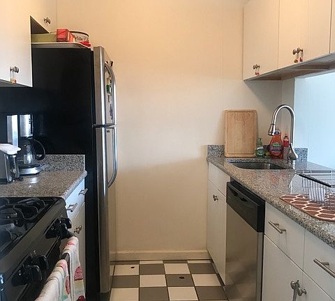 3rd image of 500 W 43rd St APT 20J