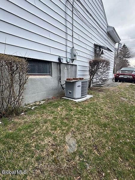 3rd image of 33 Cromer Avenue