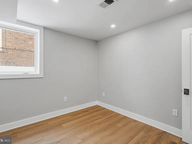 1301 Somerset Pl NW — Photo 21