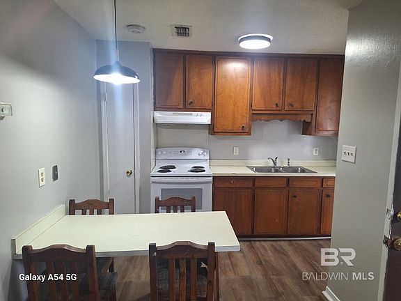 2nd image of 502 Geronimo St