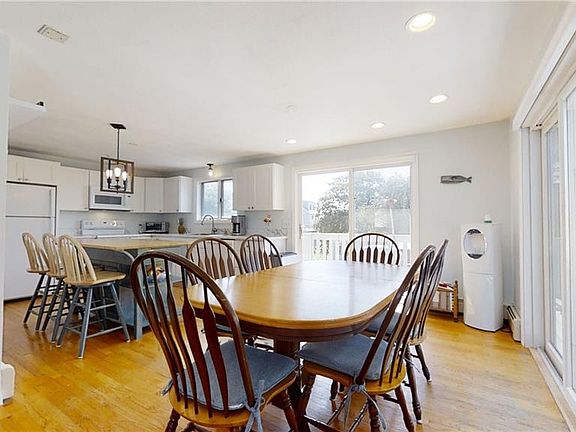 5th image of 30 White Swan Dr