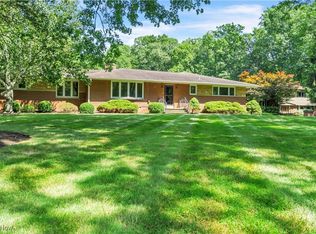8001 Robin Ln, Brecksville, OH 44141