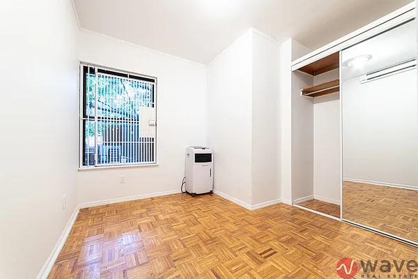 Rented by Wave Real Estate Group | media 17