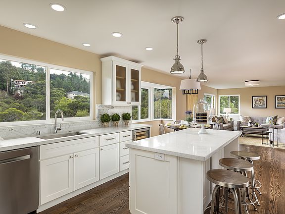 4th image of 240 Robinwood Ln