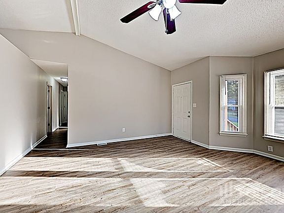 4th image of 409 Woodstream Dr