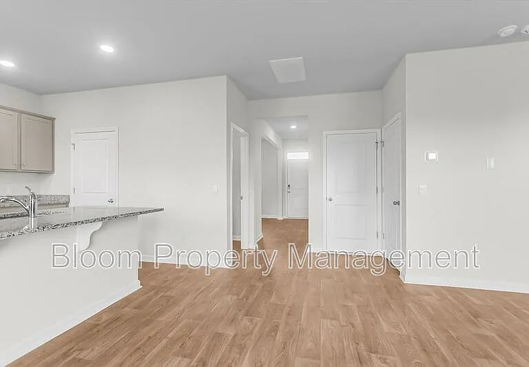 502 Lake Ridge Blvd — Photo 15
