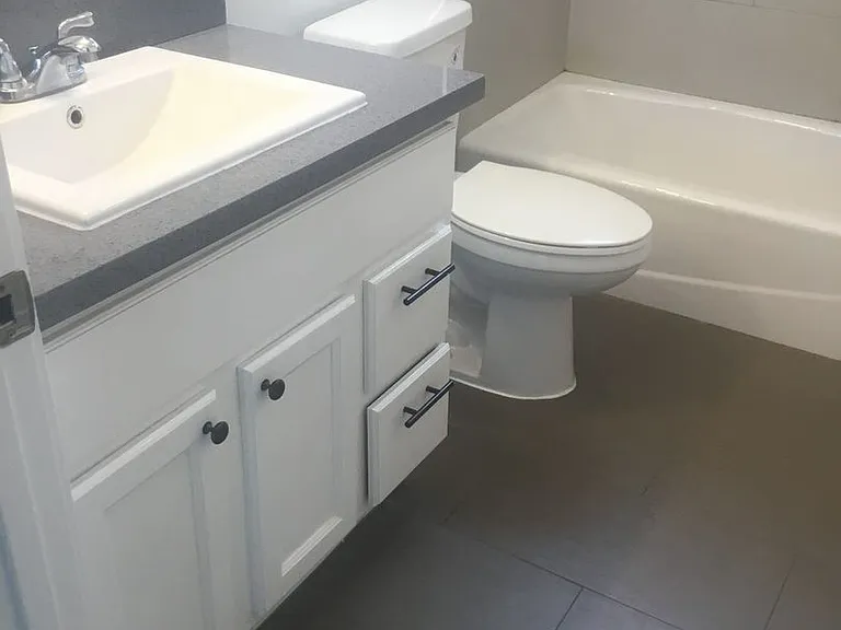 COMPLETELY REMODELED TOWNHOUSE FOR RENT — Photo 16