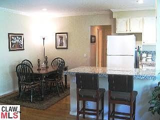 4th image of 912 6th St Unit 4