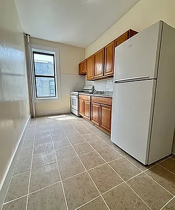 1st image of 558 Parkside Ave #F2