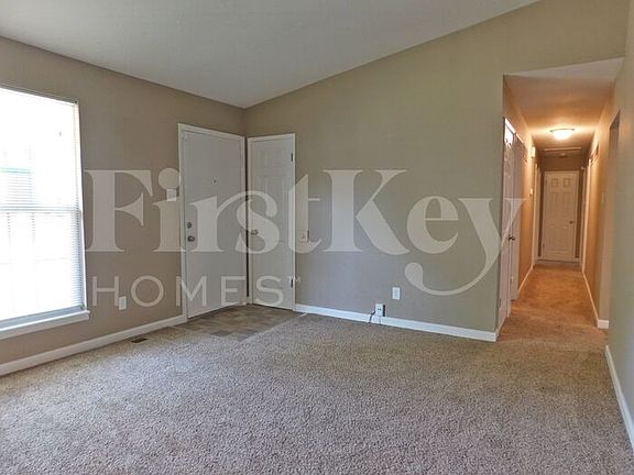 3rd image of 20 Gray Brooke Ln