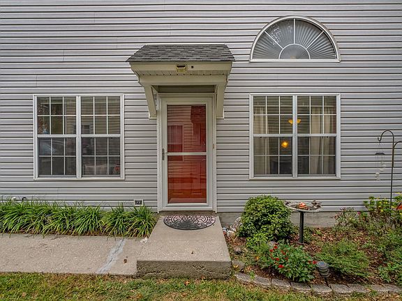 5th image of 3128 Camelliawood Cir W