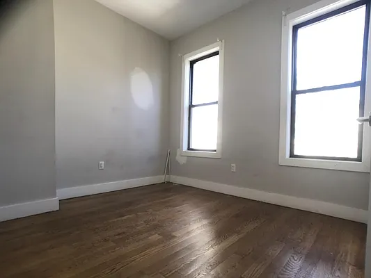 Rented by Evergreen Apartments BK | media 8