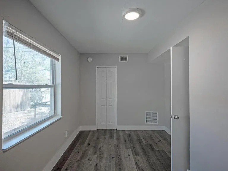 1652 N Myrtle Ave — Photo 16
