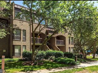 11260 Chestnut Grove Sq APT 137, Reston, VA 20190
