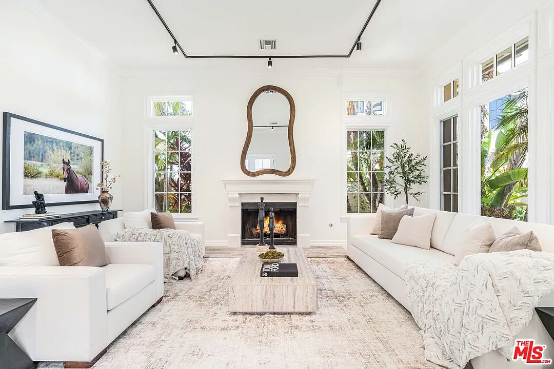 5 bed, 5.5 bath, 6455 sqft, $26,000 — Photo 3