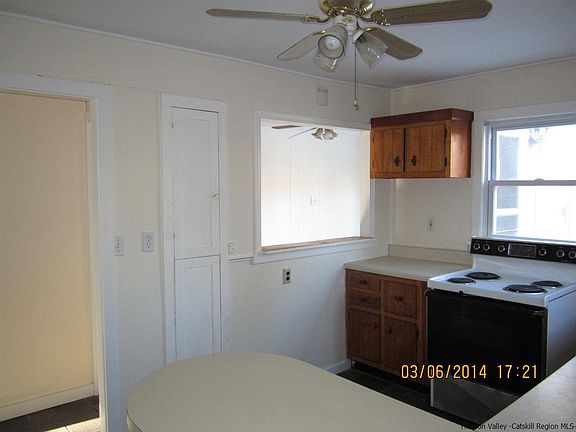 4th image of 9 Lakeview Dr W