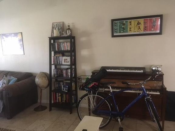 5th image of 929 Zaragoza St