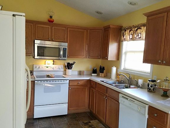 4th image of 1002 Meadow Brook Dr