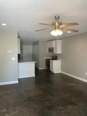 453 B Avenue - 90 — Photo 2