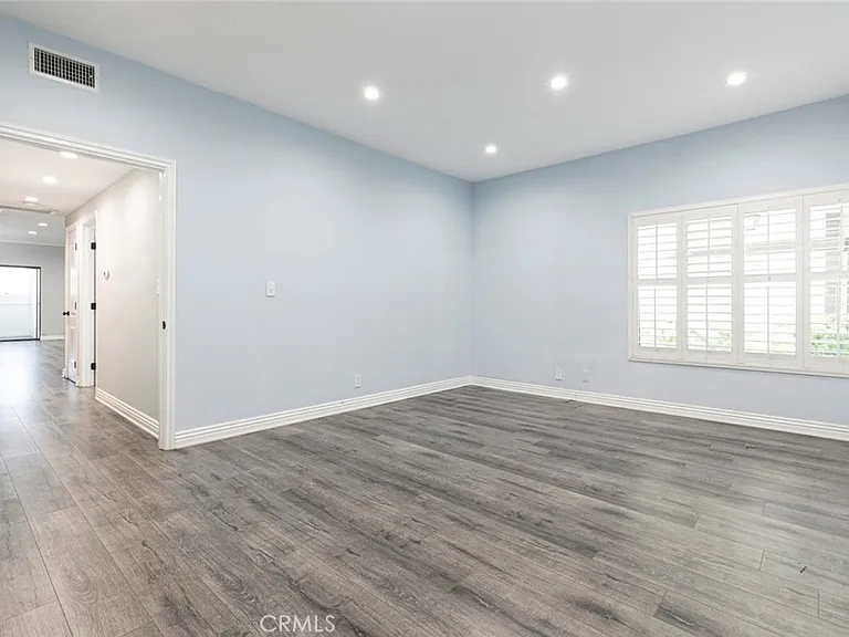 234 N Kenwood St — Photo 12