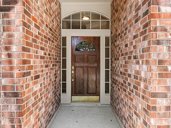 4th image of 1719 Sandy Trail Ct