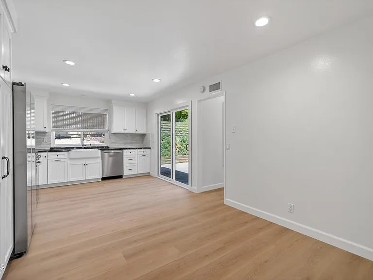 1502 Briarglen Ave — Photo 13