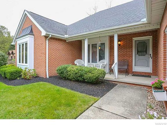 3rd image of 113 Greencastle Ln