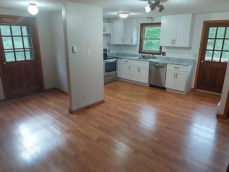 28L Island Pond Rd — Photo 6