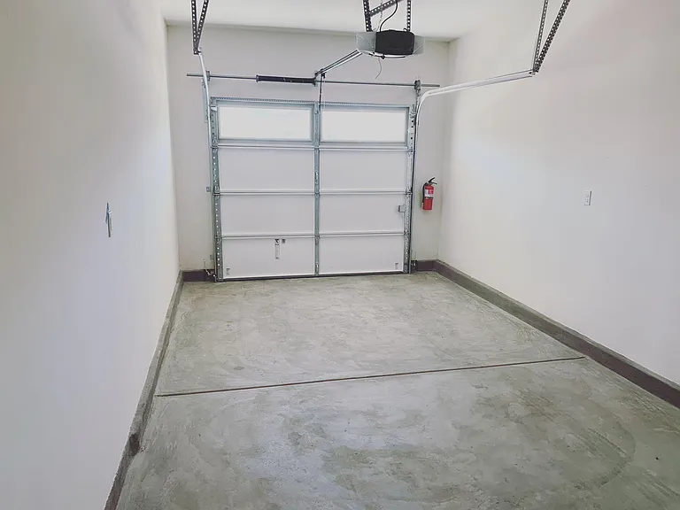 2400 E Carter Ave — Photo 11